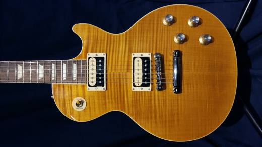 Gibson Slash Collection Standard in Appetite Amber 2